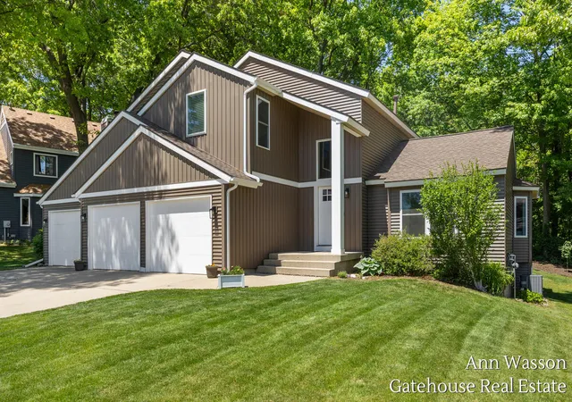 2nd image of 6007 Arroyo Vista Dr, Rockford, MI 49341 | MLS# 70536343