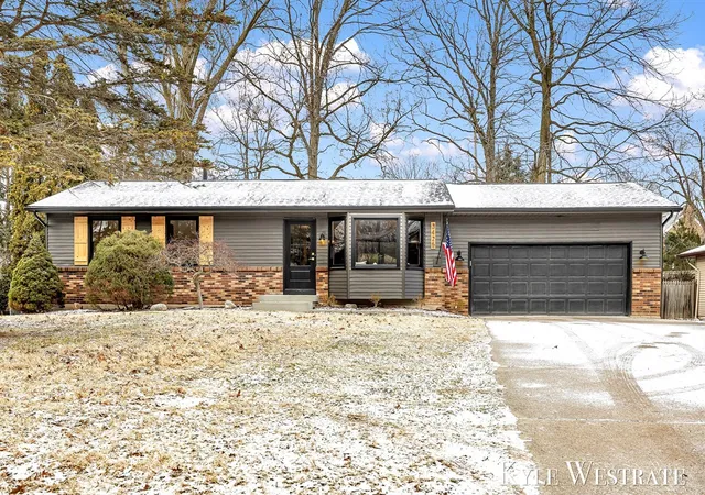 Photo 1 of Sale Pending at 3425 Cascade Rd, Grand Rapids, MI 49546 | MLS# 70511516 | Listing updated on 2026-01-26