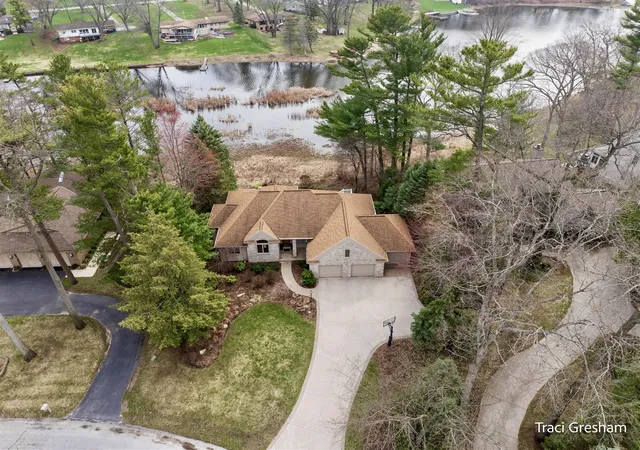 Photo 2 of Sale Pending at 15462 Oak Point Dr, Spring Lake, MI 49456 | MLS# 70525463 | Listing updated on 2026-04-18
