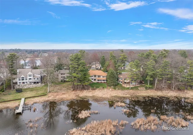 Photo 3 of Sale Pending at 15462 Oak Point Dr, Spring Lake, MI 49456 | MLS# 70525463 | Listing updated on 2026-04-18
