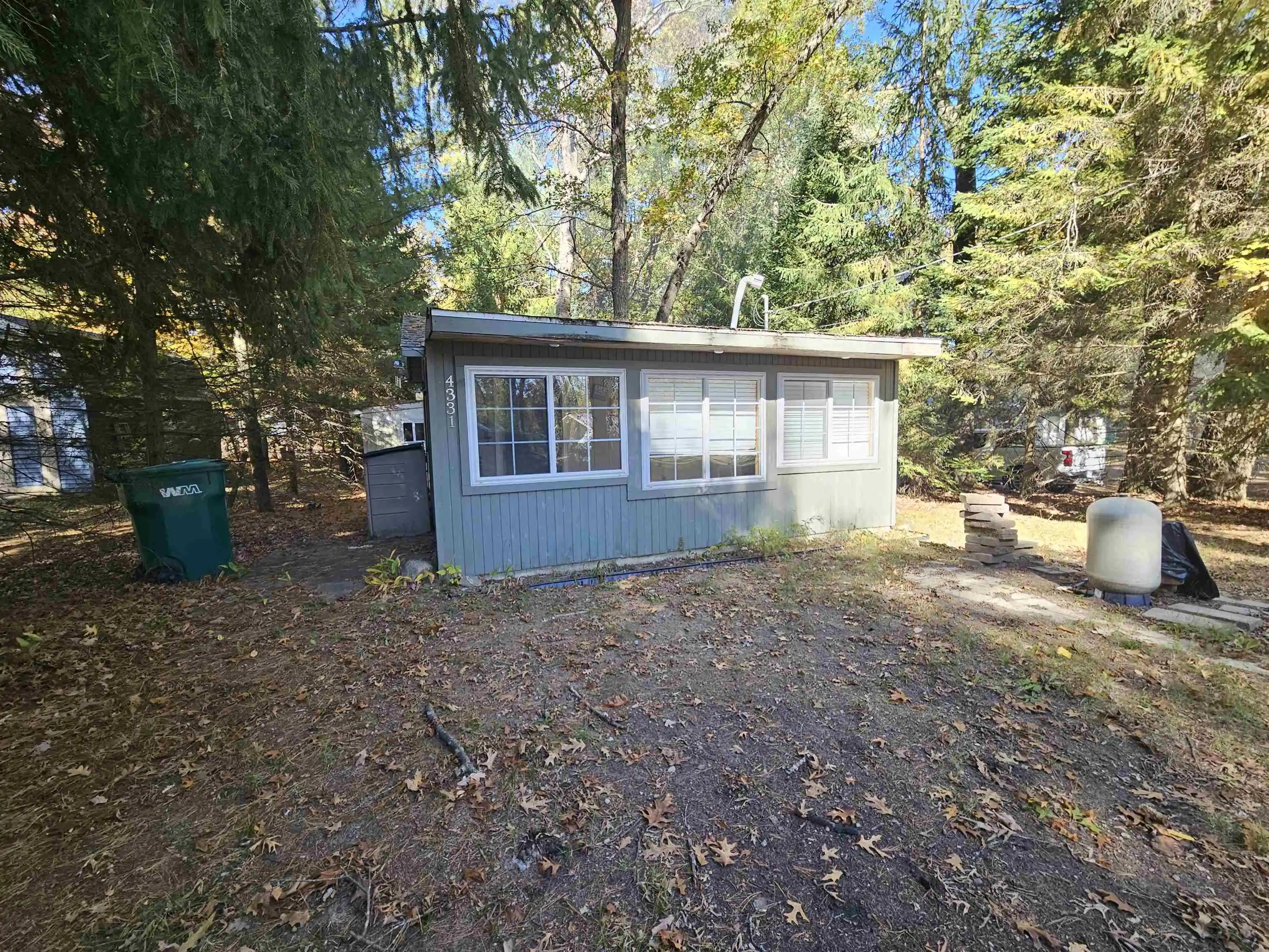 Photo 1 of Single family home for sale at 4331 Oak Beach Dr, Harrison, MI 48625 | MLS# 50225546 | Listing updated on 2026-10-21