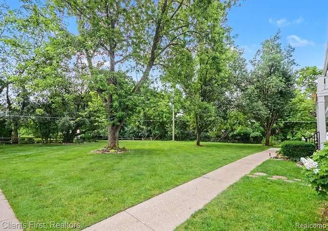 Homes for sale in Northville, MI | 41715 Onaway Dr, Northville, MI 48167 | MLS# 61009096