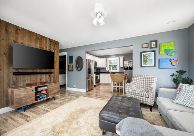 4th image of 1022 Centre St, Traverse City, MI 49686 | MLS# 80070503