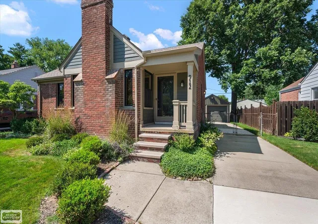 Homes for sale in Royal Oak, MI | 912 Cedar Hill Dr, Royal Oak, MI 48067 | MLS# 50214418