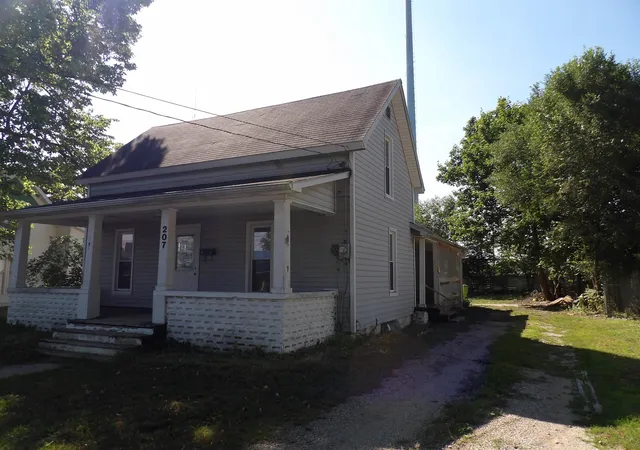 3rd image of 207 W 6Th St, Clare, MI 48617 | MLS# 50219755