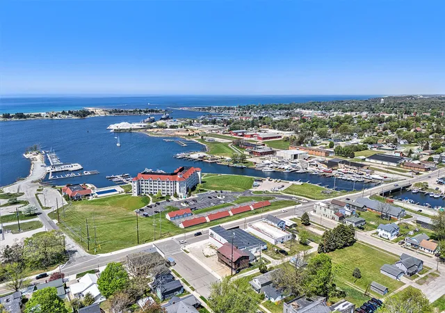 Homes for sale in Ludington, MI | 929 S Washington Ave, Ludington, MI 49431 | MLS# 70469097