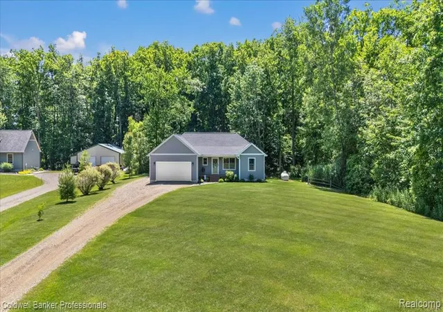 Homes for sale in Imlay City, MI | 8224 Petz Rd, Imlay City, MI 48444 | MLS# 61006762