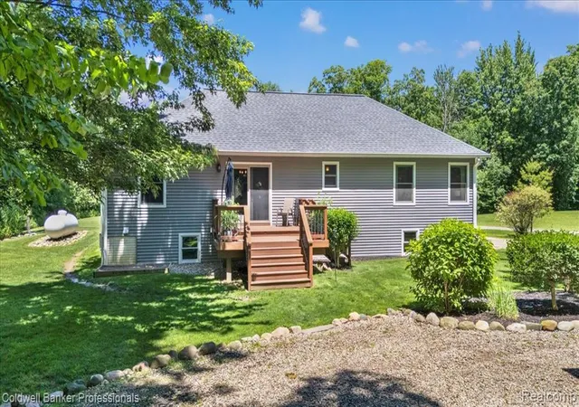 Homes for sale in Imlay City, MI | 8224 Petz Rd, Imlay City, MI 48444 | MLS# 61006762