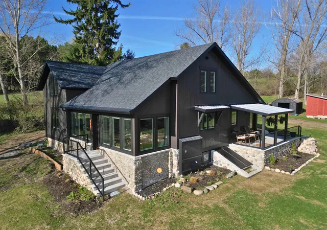 Photo 1 of Single family home for sale at 2768 S Center Hwy, Suttons Bay, MI 49682 | MLS# 80072162 | Listing updated on 2026-08-13