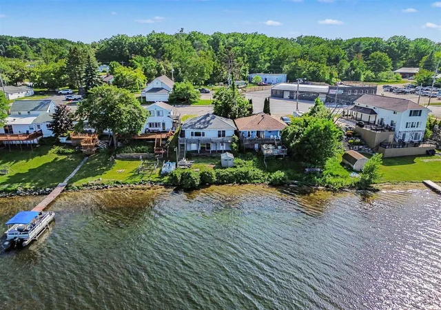 Homes for sale in Houghton Lake, MI | 5752 W Houghton Lake Dr, Houghton Lake, MI 48629 | MLS# 70541560