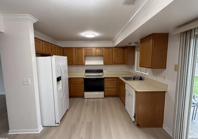 Photo 3 of Sale Pending at 19560 Spagnuolo Lane Lane, Roseville, MI 48066 | MLS# 50188891 | Listing updated on 2025-09-30