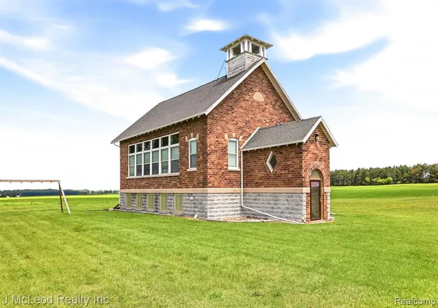 Homes for sale in Caro, MI | 2515 E Akron Rd, Caro, MI 48723 | MLS# 61005787