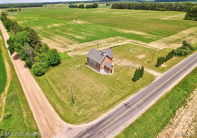 Homes for sale in Caro, MI | 2515 E Akron Rd, Caro, MI 48723 | MLS# 61005787