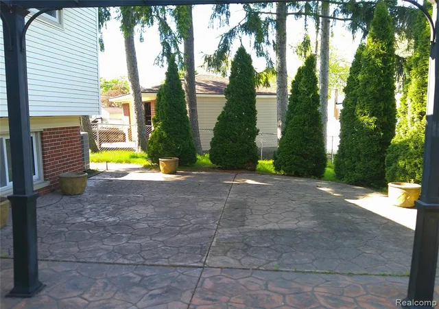 3rd image of 2803 Lexington Ct, Trenton, MI 48183 | MLS# 60998518