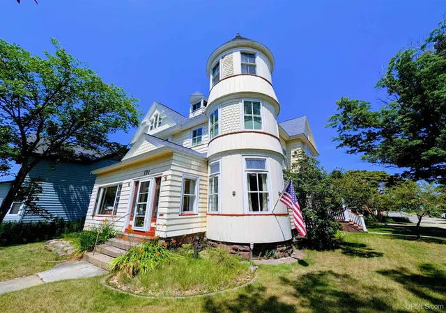 3rd image of 131 E Arch St, Marquette, MI 49855 | MLS# 50214680