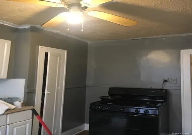 Photo 2 of Sale Pending at 16565 Kentucky St, Detroit, MI 48221 | MLS# 40256311 | Listing updated on 2025-06-17