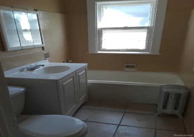 Photo 3 of Sale Pending at 16565 Kentucky St, Detroit, MI 48221 | MLS# 40256311 | Listing updated on 2025-06-17