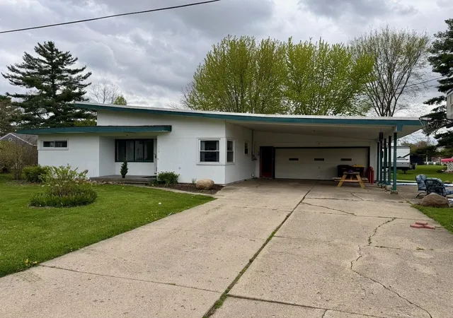 Homes for sale in Chesaning, MI | 710 E Broad St, Chesaning, MI 48616 | MLS# 50206297