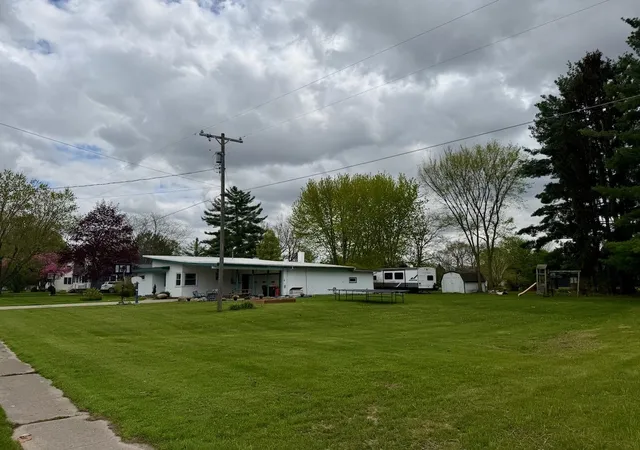 Homes for sale in Chesaning, MI | 710 E Broad St, Chesaning, MI 48616 | MLS# 50206297