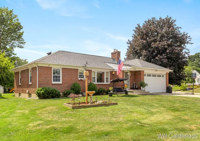 Photo 2 of Sale Pending at 559 Shawmut Blvd, Grand Rapids, MI 49504 | MLS# 70544518 | Listing updated on 2026-08-11
