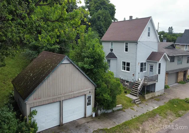 Photo 3 of Single family home for sale at 307 Houghton Ave, Houghton, MI 49931 | MLS# 50216672 | Listing updated on 2026-09-02
