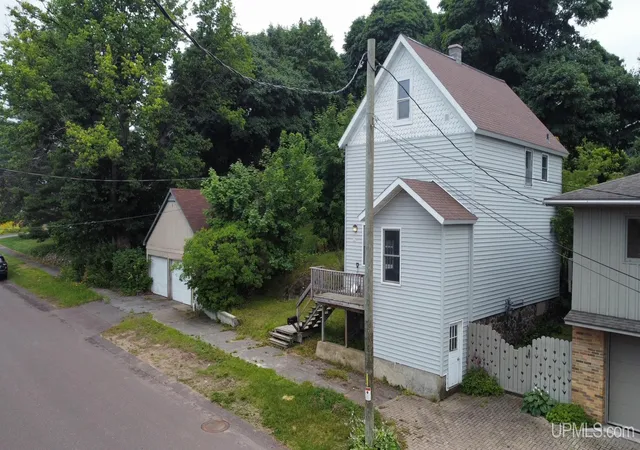 Photo 3 of Single family home for sale at 307 Houghton Ave, Houghton, MI 49931 | MLS# 50216672 | Listing updated on 2026-09-02