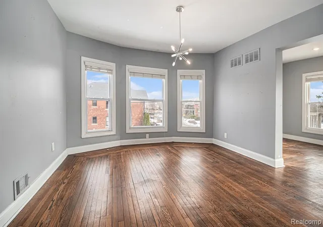 3rd image of 595-597 Belmont St, Detroit, MI 48202 1316 | MLS# 60962192