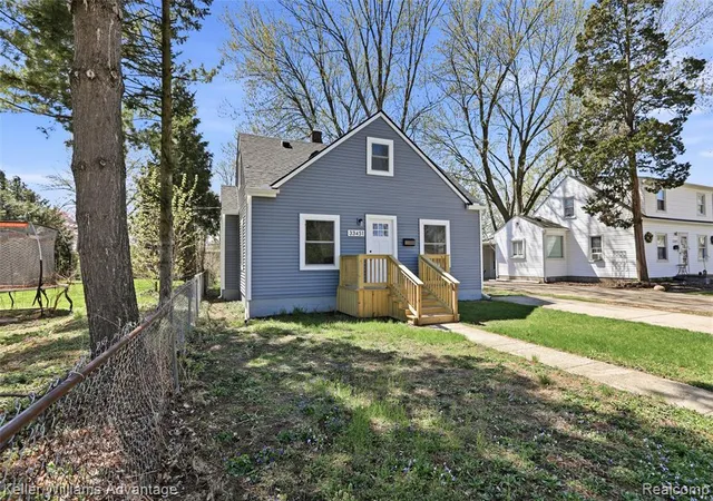 Homes for sale in Garden City, MI | 33451 Brown St, Garden City, MI 48135 | MLS# 60985879