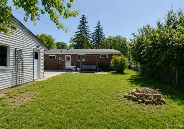 Homes for sale in Livonia, MI | 9101 Merriman Rd, Livonia, MI 48150 | MLS# 60998925