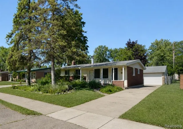 Homes for sale in Livonia, MI | 9101 Merriman Rd, Livonia, MI 48150 | MLS# 60998925