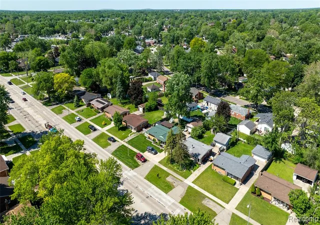 Homes for sale in Livonia, MI | 9101 Merriman Rd, Livonia, MI 48150 | MLS# 60998925