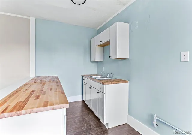 3rd image of 3550 Montclair St, Detroit, MI 48214 | MLS# 60934288