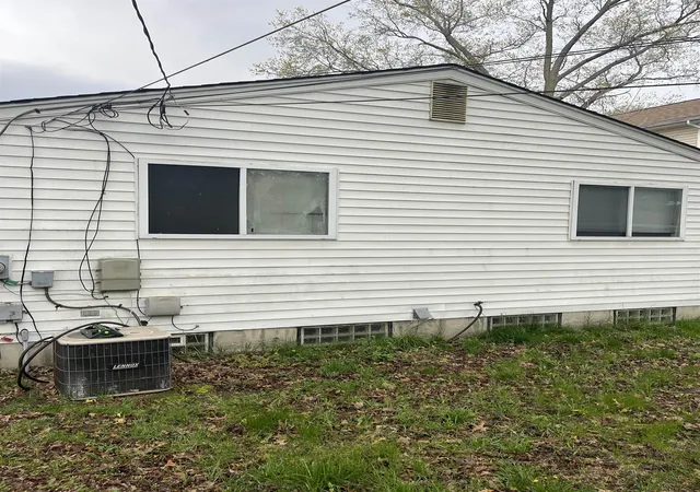 Photo 4 of Sale Pending at 138 W Robert, Hazel Park, MI 48030 | MLS# 50128570 | Listing updated on 2024-05-11