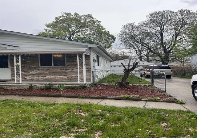 Photo 5 of Sale Pending at 138 W Robert, Hazel Park, MI 48030 | MLS# 50128570 | Listing updated on 2024-05-11