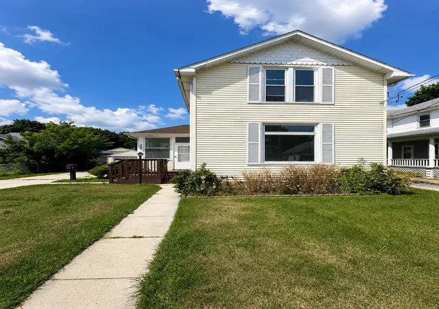 Photo 2 of Sale Pending at 503 N Wenona St, Bay City, MI 48706 | MLS# 50218245 | Listing updated on 2026-09-21