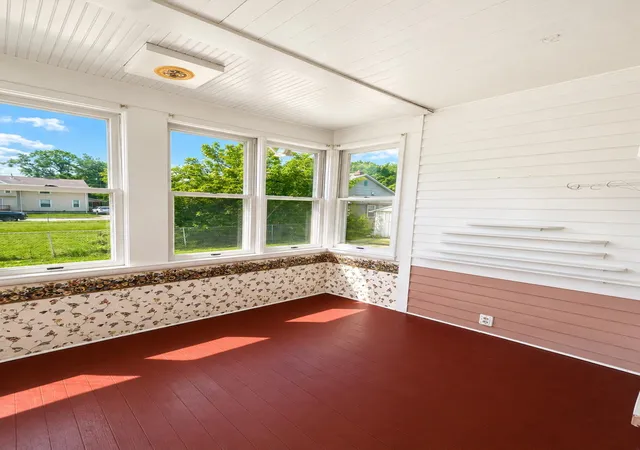 Photo 3 of Sale Pending at 503 N Wenona St, Bay City, MI 48706 | MLS# 50218245 | Listing updated on 2026-09-21