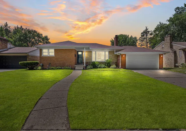Photo 2 of Sale Pending at 307 Wellington Crescent Blvd, Mount Clemens, MI 48043 | MLS# 50216821 | Listing updated on 2026-08-11