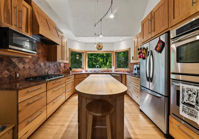 Photo 1 of Single family home for sale at 10552 S Craig Rd, Traverse City, MI 49686 | MLS# 80073043 | Listing updated on 2026-09-26