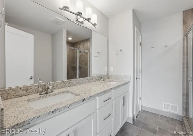 Listing Photo 2 - Condo for sale in building located at 25565 Grandview Ln, Novi, MI 48375 - Unit #33