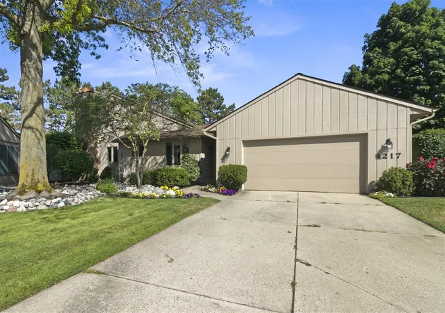 2nd image of 4217 Walnut Hills Ln, Grand Rapids, MI 49512 | MLS# 70549103