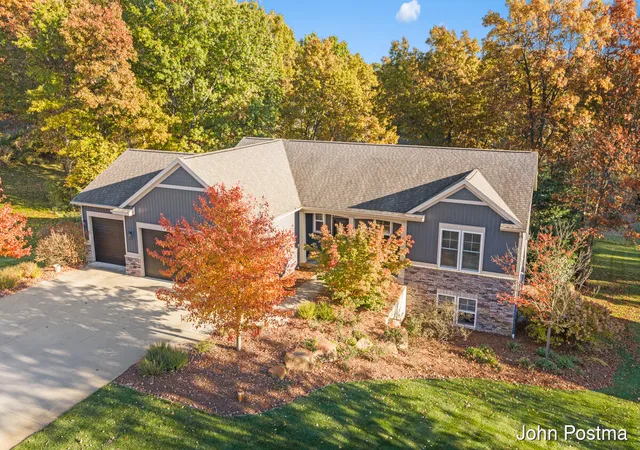 3rd image of 6186 Arrowcrest Ct, Rockford, MI 49341 | MLS# 70503238