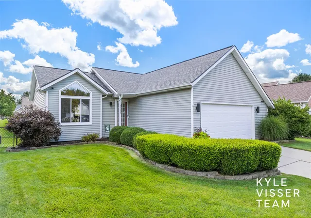 Photo 1 of Sale Pending at 2916 Woodglen St, Grand Rapids, MI 49504 | MLS# 70553338 | Listing updated on 2026-08-23