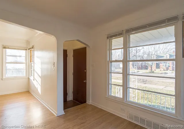 5th image of 17902 Chester St, Detroit, MI 48224 | MLS# 60977826