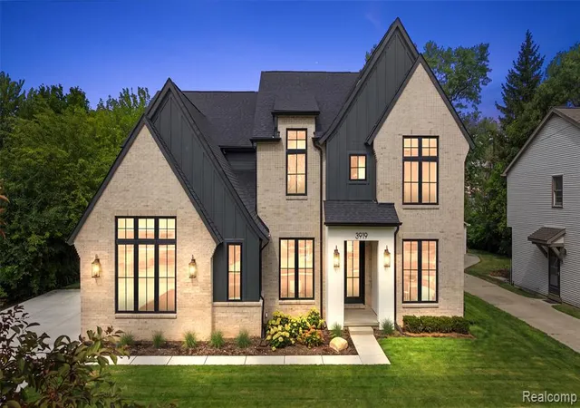 1st image of 3919 Woodland Ave, Royal Oak, MI 48073 | MLS# 61014498