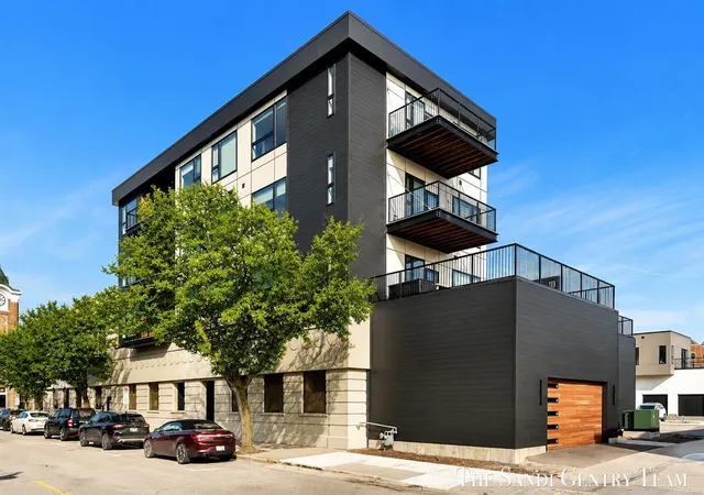 1st image of 300 Washington Ave #Unit 16, Grand Haven, MI 49417 | MLS# 70521282