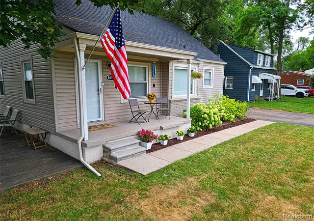 Photo 1 of Single family home for sale at 26100 Southwestern Hwy, Redford, MI 48239 2515 | MLS# 61024708 | Listing updated on 2026-08-27