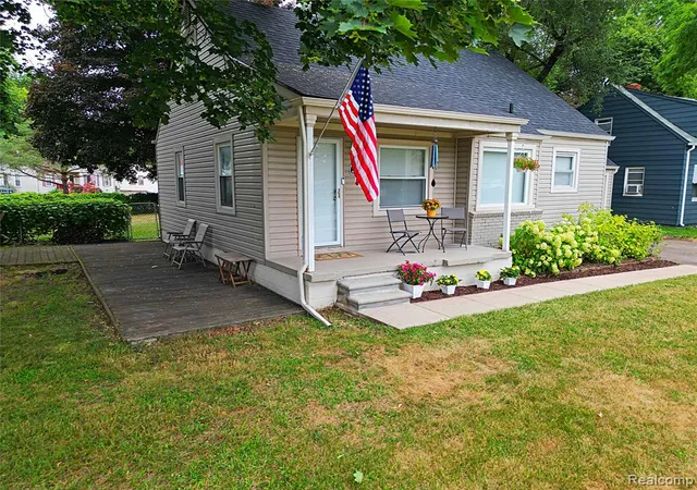 Photo 2 of Single family home for sale at 26100 Southwestern Hwy, Redford, MI 48239 2515 | MLS# 61024708 | Listing updated on 2026-08-27