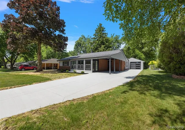 2nd image of 2486 Lafay Dr, West Bloomfield, MI 48324 1743 | MLS# 61006572