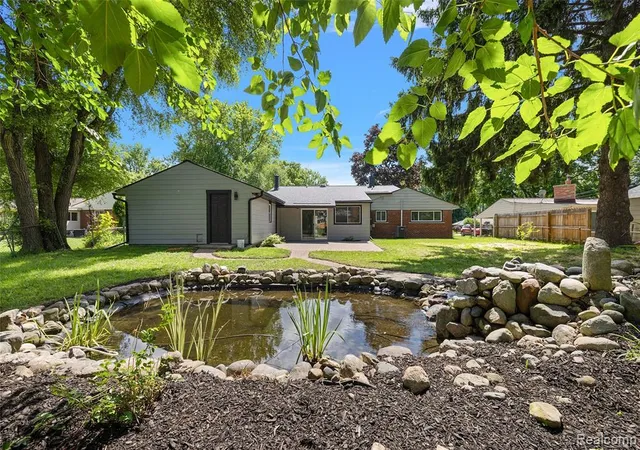 3rd image of 2486 Lafay Dr, West Bloomfield, MI 48324 1743 | MLS# 61006572