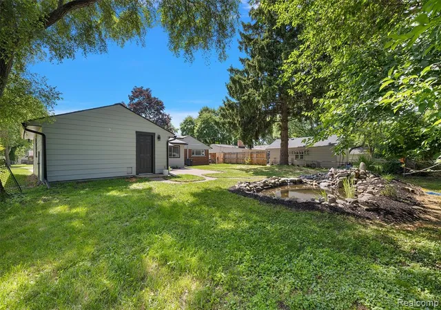 4th image of 2486 Lafay Dr, West Bloomfield, MI 48324 1743 | MLS# 61006572
